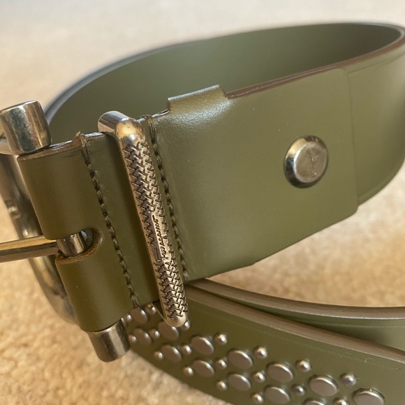 Ferragamo men’s studded leather belt size 42 - Picture 2 of 9